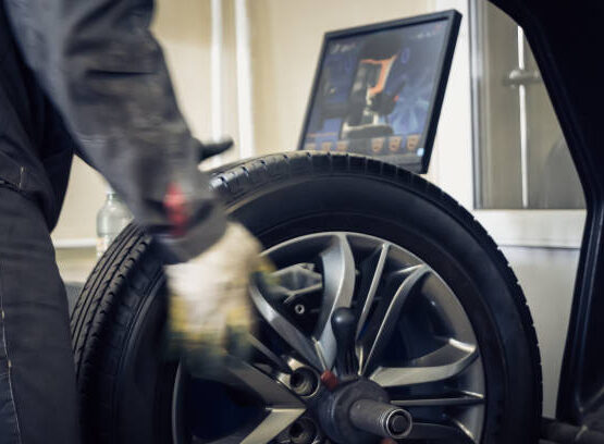 Reifen auswuchten, Autoreifen professionell auswuchten, Reifen auswuchten mit moderner Technik, Unwucht am Reifen fachgerecht beheben