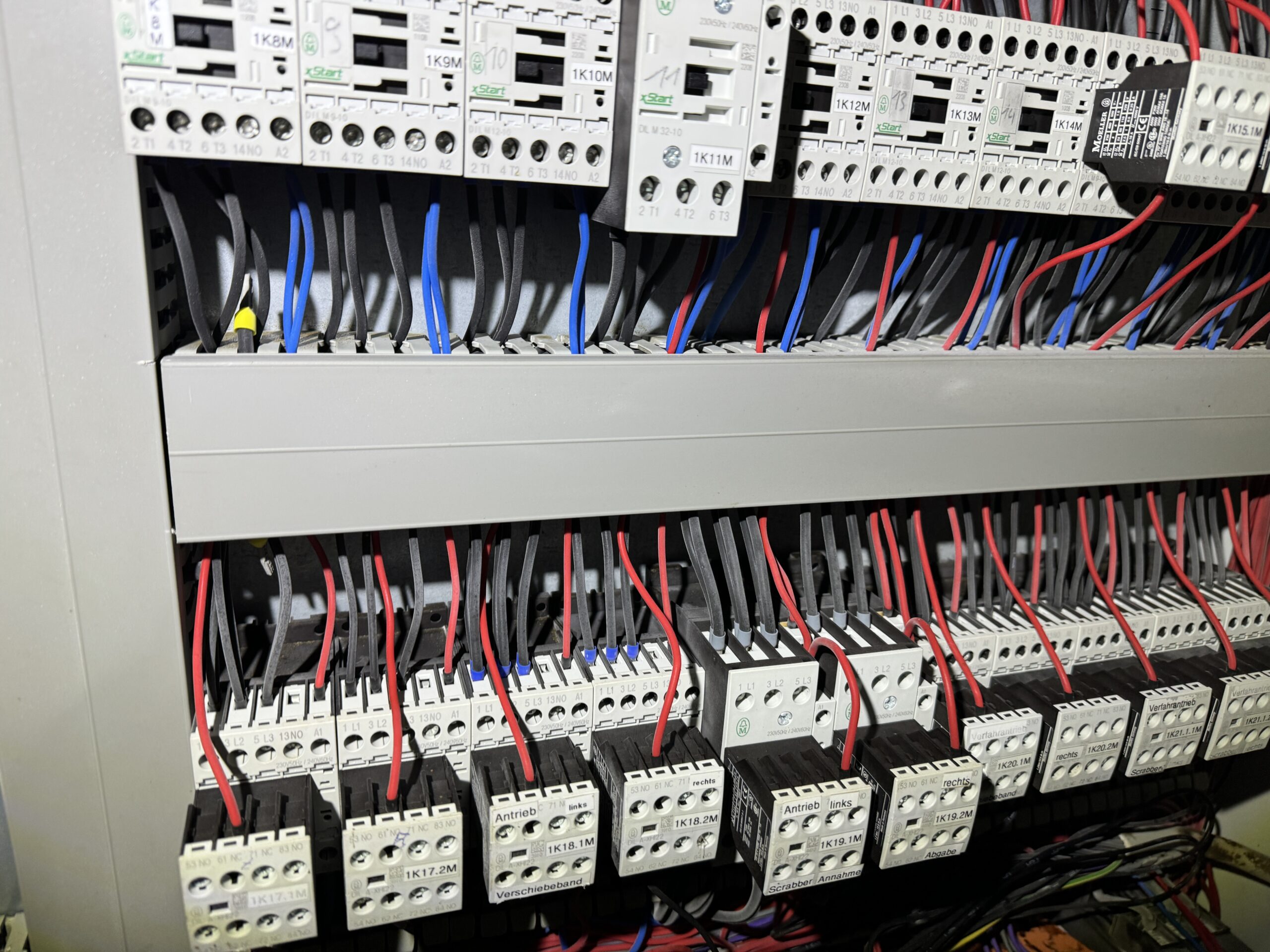 Trockeneisreinigung Schaltschrank vorher